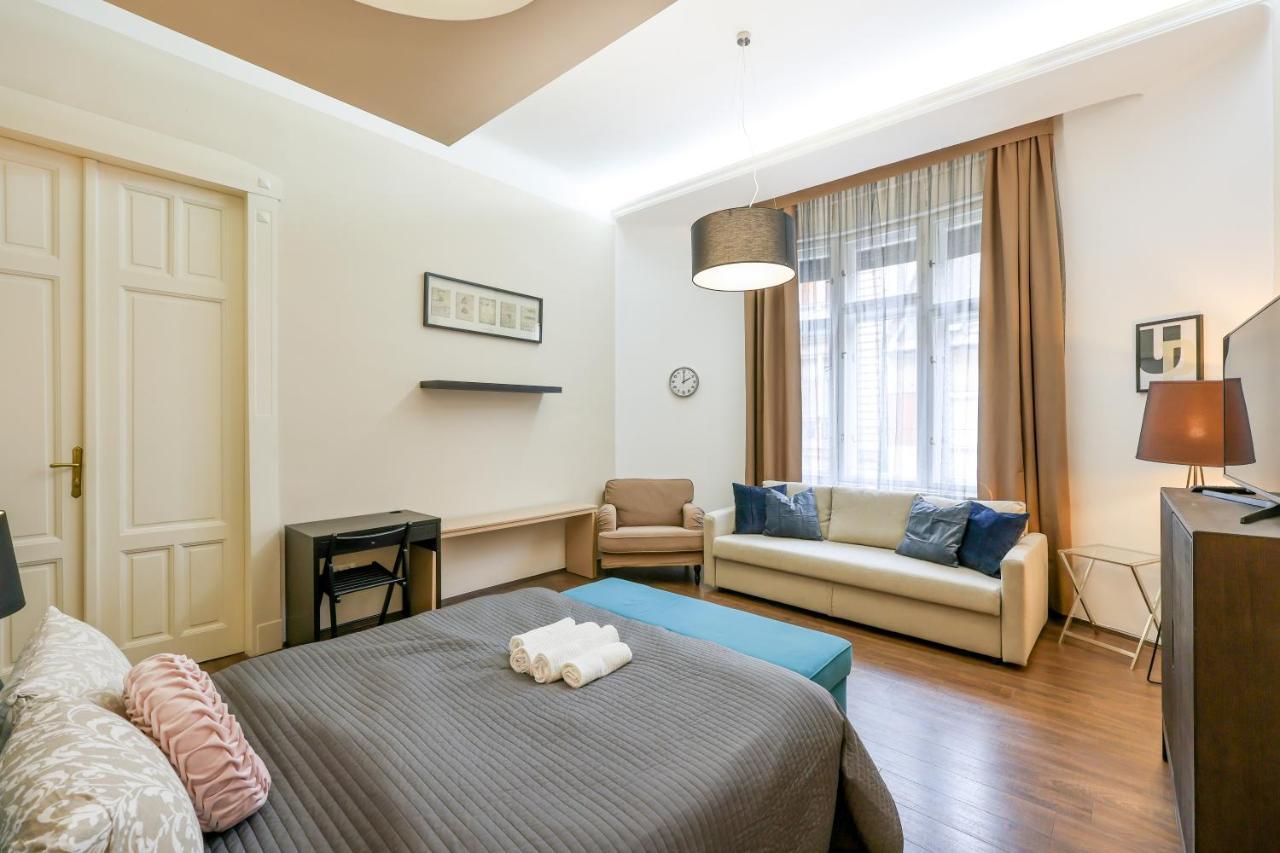 Deluxe Central Apartment With 4Bedrm 2 Bathrm Budapest Luaran gambar