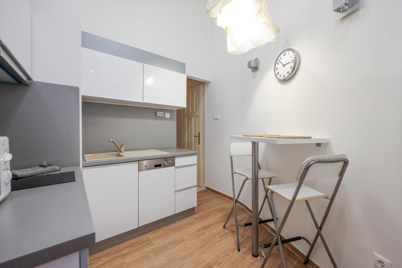 Deluxe Central Apartment With 4Bedrm 2 Bathrm Budapest Luaran gambar